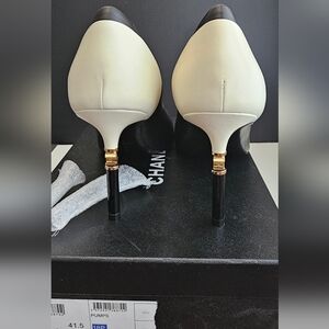 CHANEL Black/White Pumps NIB